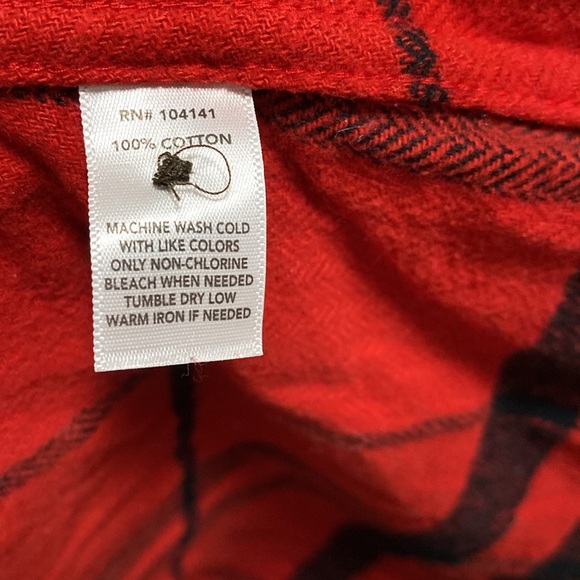 Field & stream red and black checked flannel. Size large. - Picture 4 of 4